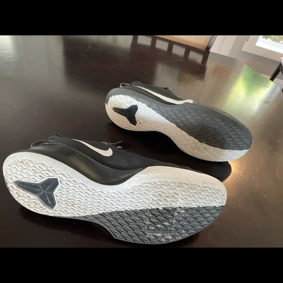Used black Kobe’s - Picture 4 of 6